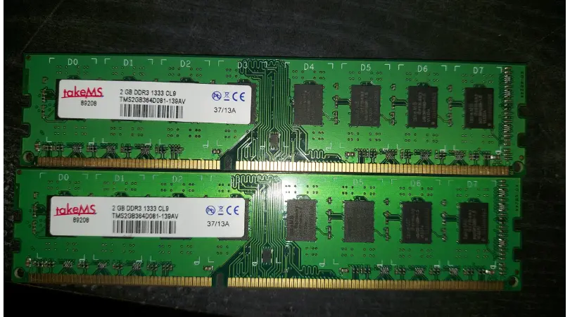 2 Планки пам'яті DDR3 по 2гб