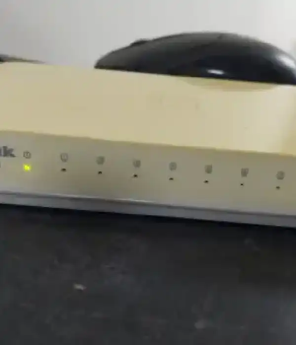 Продам свич DES-1008A