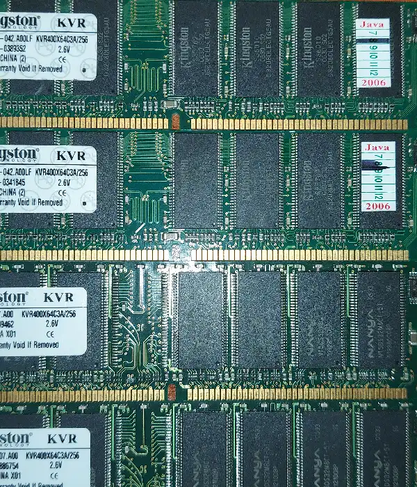 4 Планки пам'яті по 256мб DDR1 Kingston
