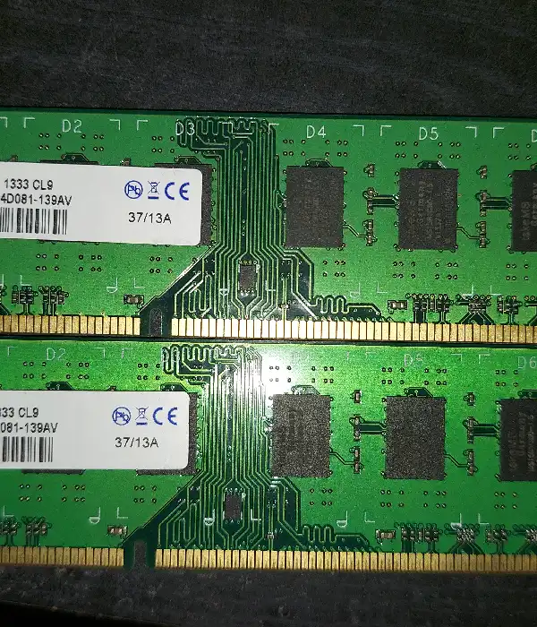 2 Планки пам'яті DDR3 по 2гб