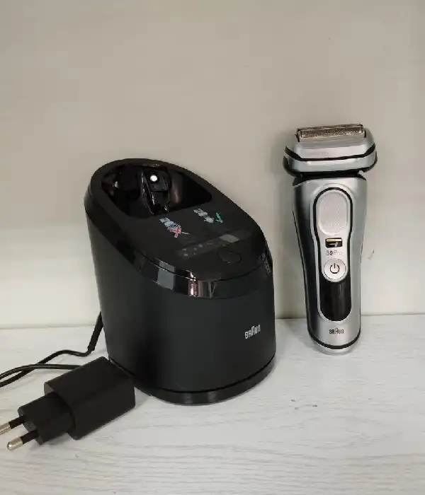 Б/В Електробритва чоловіча Braun Series 9 Pro 9467